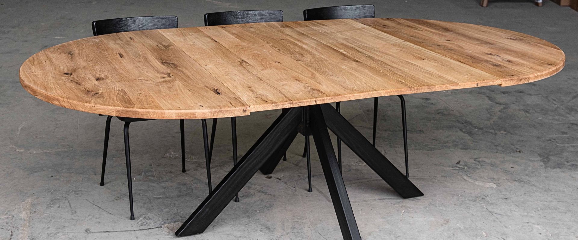 שולחן עגול נפתח עץ מלא רגל ברזל